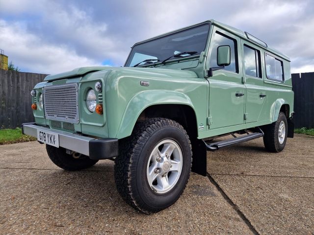 Land Rover Defender 130 STATION WAGON, 300 tdi, built by FOLEY
