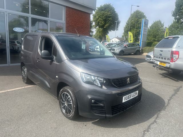 Peugeot 1.5 BlueHDi 1000 Professional Standard Panel Van 5dr Diesel Automatic EAT8 SWB Euro 6 (s/s) (130 bhp)